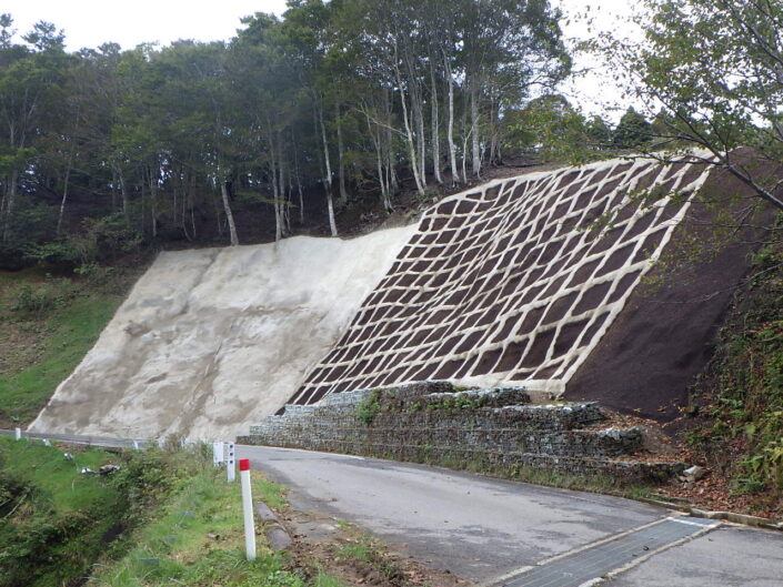 法面工事：森林基幹道改良事業（4基改2-1号）